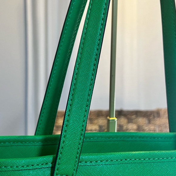 MICHAEL KORS - Vibrant Green Tote - Picture 15 of 16